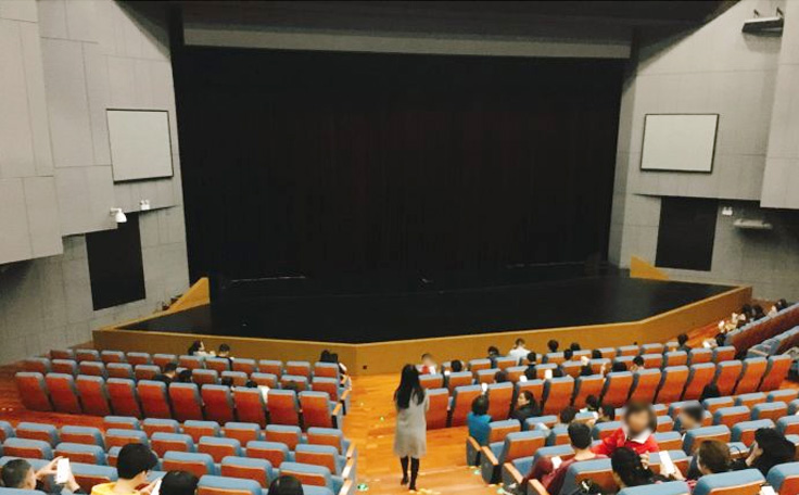 通用舞臺吊桿承接東莞市民藝術(shù)中心及工人文化宮舞臺劇場項目！項目包括舞臺吊桿、舞臺燈光、舞臺機械等工程項目及配套提供設(shè)計與安裝，深受客戶好評。