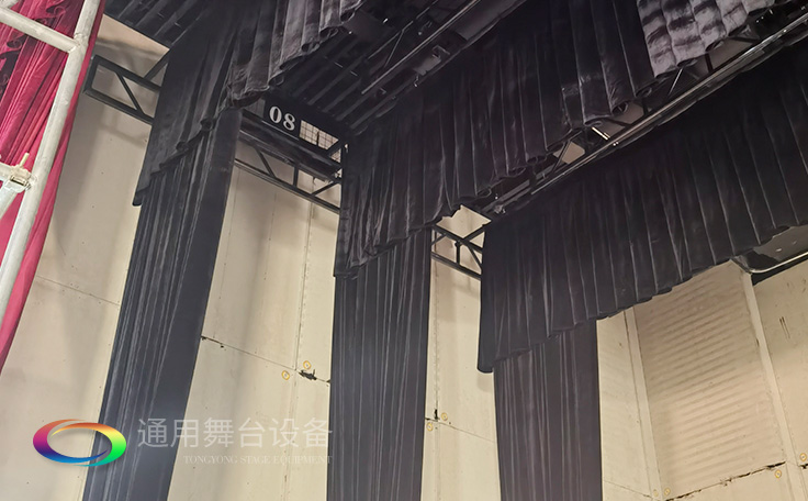設置在舞臺上空，以金屬排架懸掛燈具的設備——燈光吊架Side lighting ladder通用舞臺吊桿
