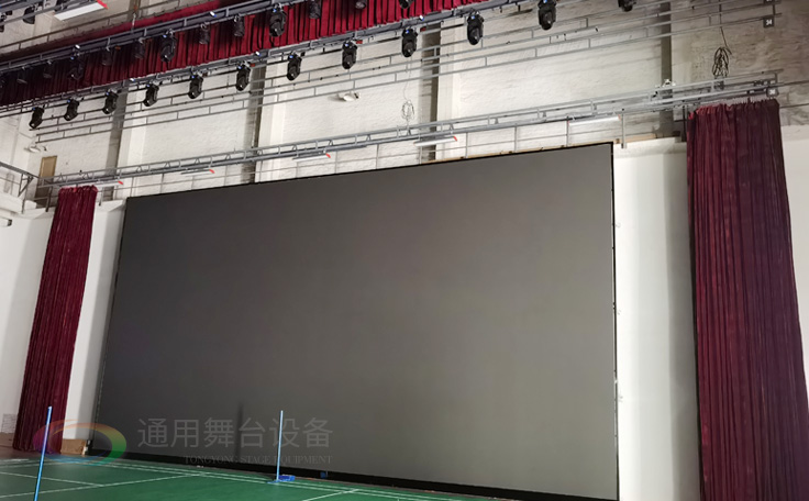 廣州黃花崗禮堂選擇通用舞臺！禮堂幕布、舞臺吊桿、舞臺燈光項目圓滿竣工！