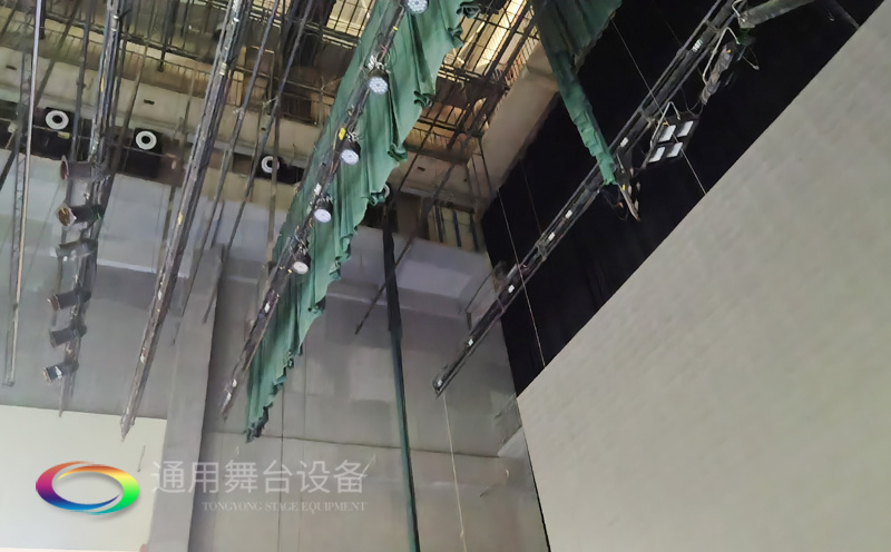 廣西梧州某劇場(chǎng)順利通過(guò)項(xiàng)目驗(yàn)收 項(xiàng)目設(shè)計(jì)舞臺(tái)機(jī)械、舞臺(tái)吊桿系統(tǒng)、專業(yè)燈光系統(tǒng)等