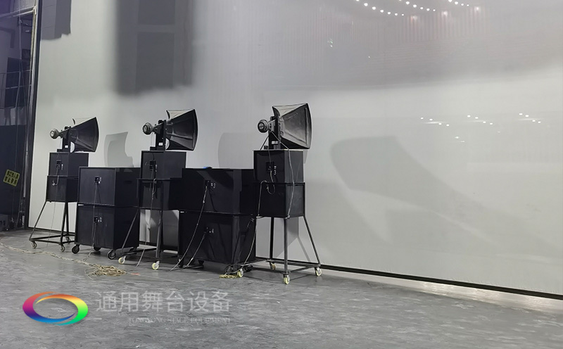 通用舞臺承建：南京曉莊學(xué)院報告廳舞臺項目（舞臺音響、舞臺燈光吊桿、幕布...）